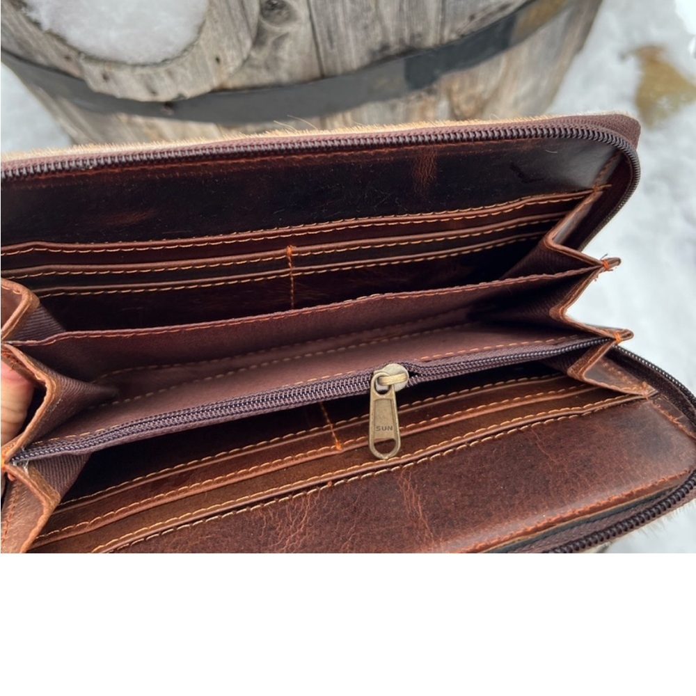 Amazing Hide-on Rustic Leather Zip around Wallet New Card Holder Black White - Picture 6 of 6
